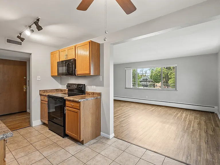 1333 N York St — Photo 42