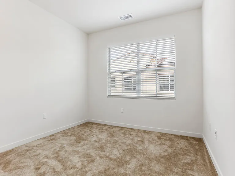 821 Blackstone Dr — Photo 5