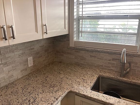 2nd image of 404 Lenox Ave APT 3