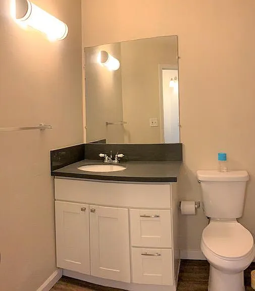 Hillcrest Apartments — Photo 8