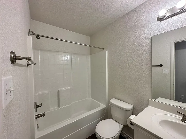 1821 Clovis Dr — Photo 16