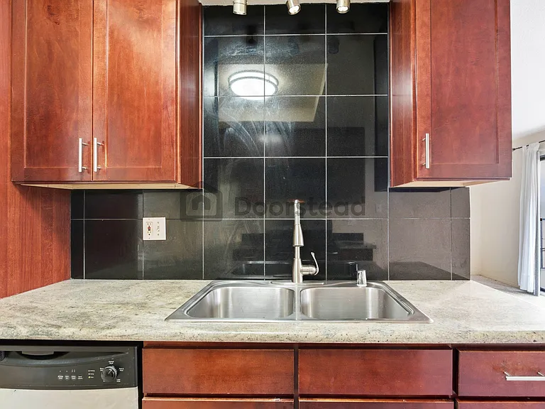 1318 B St #102 — Photo 5