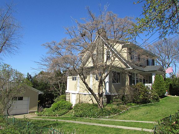 2nd image of 133 Bella Vista St