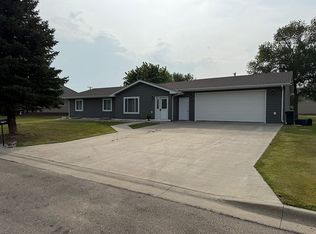 134 W 5th St, Redfield, SD 57469