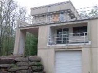 612 Laurel Lakes Dr, Mountain Top, PA 18707