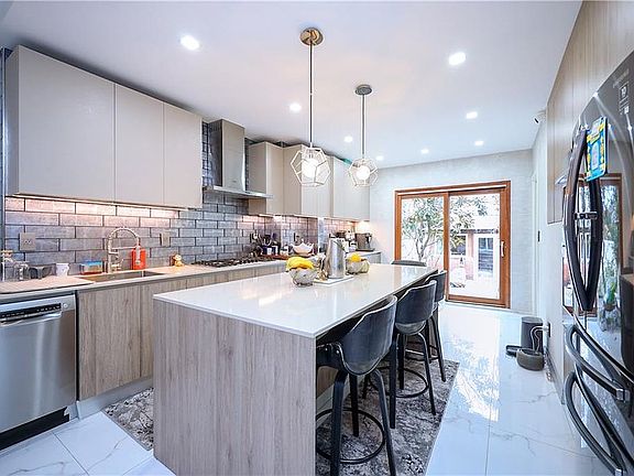 4th image of 2222 E 21st St