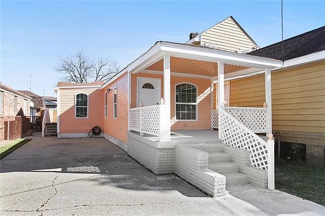 1st image of 2527 Arts St