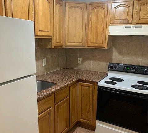 3rd image of 1921 N Darien St #1A