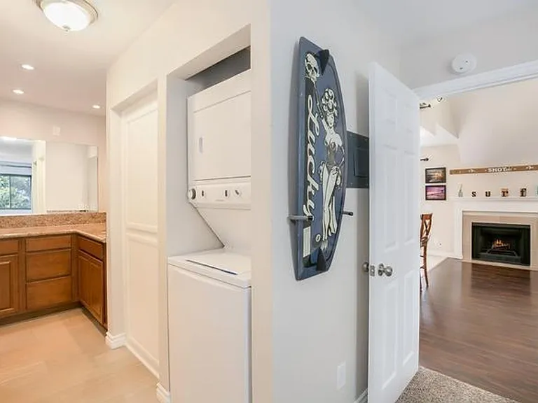 333 N Melrose Dr #F — Photo 22
