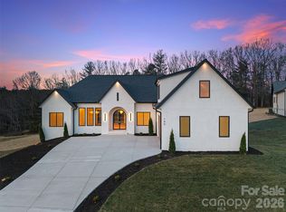 140 Golden Pasture Dr, Fletcher, NC 28732