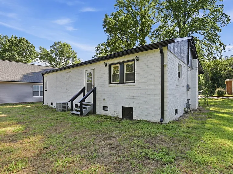 1200 Grady St — Photo 22
