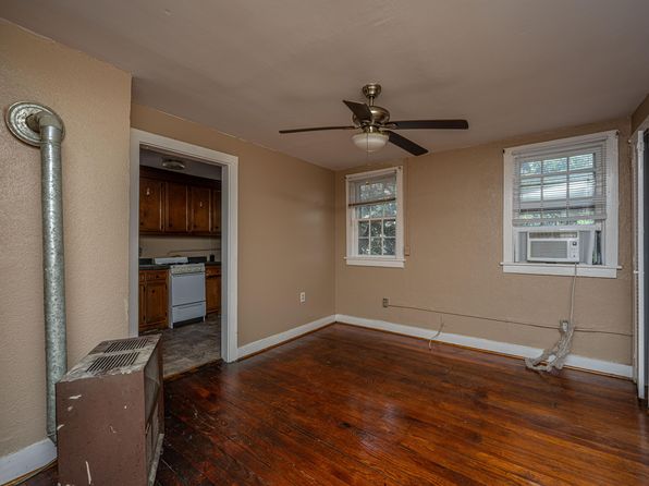 charleston-south-carolina-440949264 picture