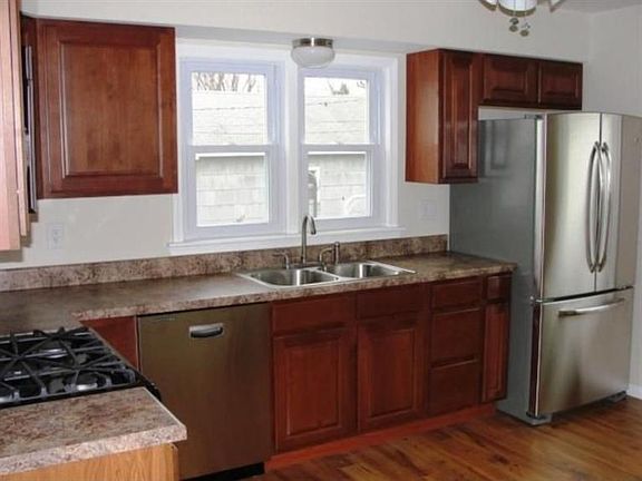 4th image of 3906 Jewett Ave
