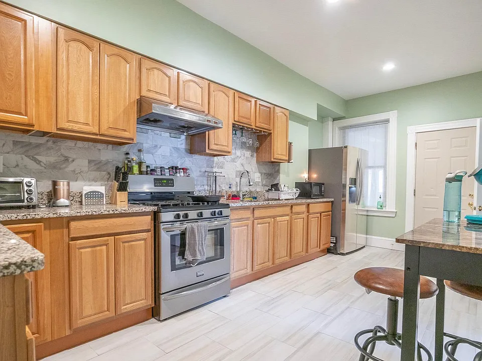 872 Huntington Ave #1