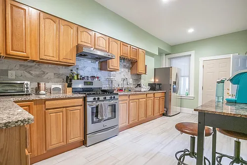 872 Huntington Ave Photo 1
