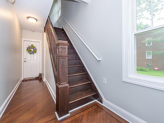 4th image of 131 Willow Ave #2