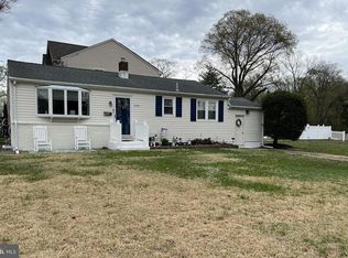 499 Lakeview Dr, Runnemede, NJ
