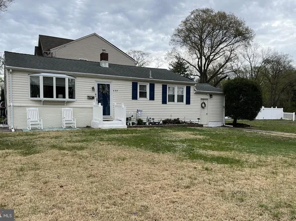 499 Lakeview Dr, Runnemede, NJ 08078