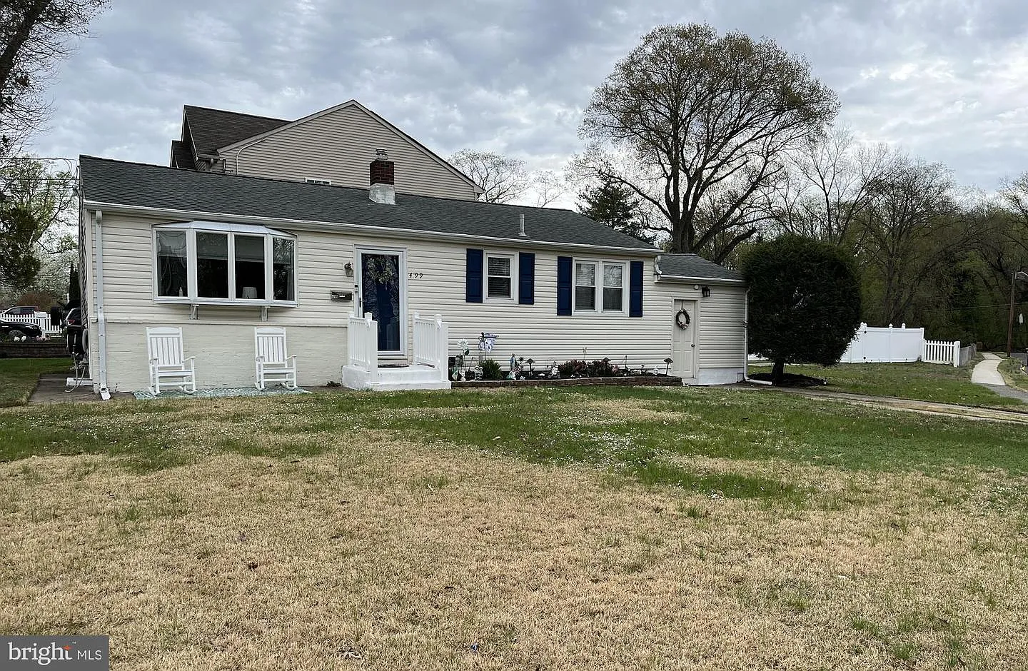 499 Lakeview Dr photo 1