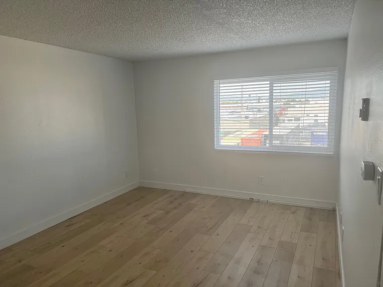 15825 Saticoy St #17 — Photo 6