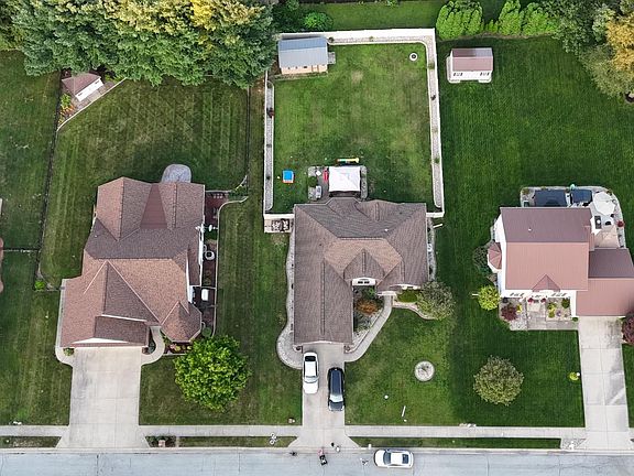 3rd image of 3830 Thornridge Dr