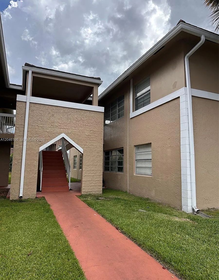 Lakewood Village — Photo 1