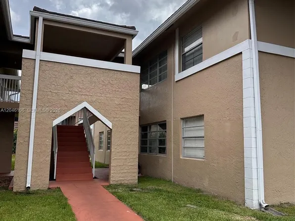 9976 Twin Lakes Dr, Pompano Beach, FL