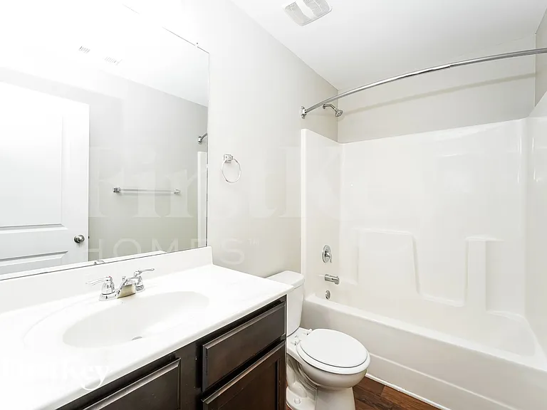 1035 Sutherland Dr — Photo 16
