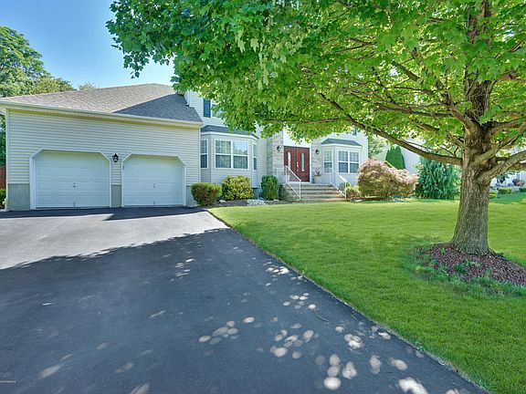 4th image of 786 Applewood Court