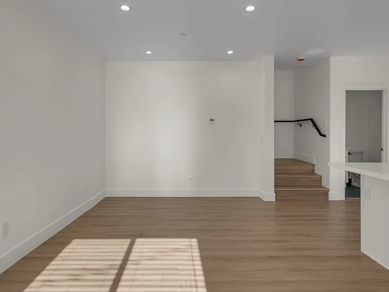 15208 Fernview St #15210 — Photo 2
