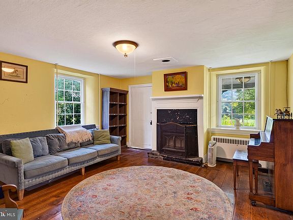 3rd image of 751 Broad Run Rd
