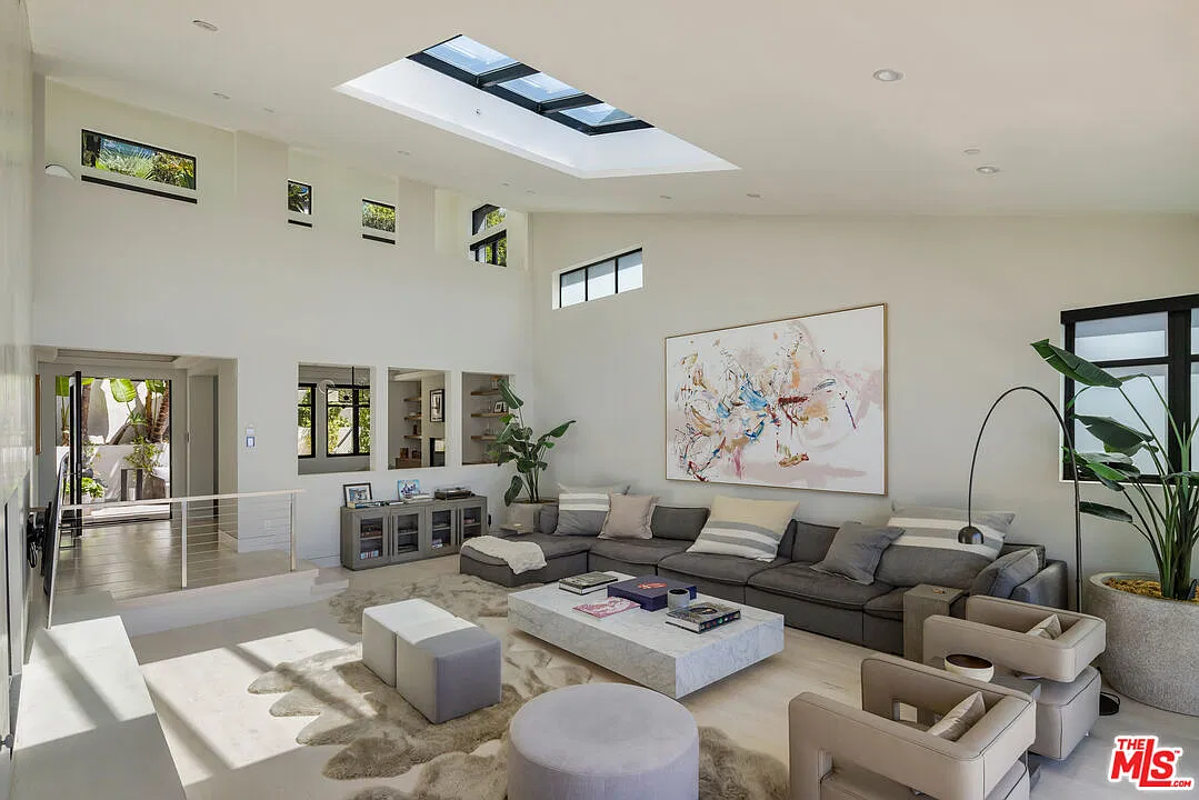 4 bed, 6.0 bath, 5136 sqft, $100,000 — Photo 2