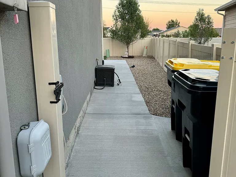 7567 Benecia Dr — Photo 25