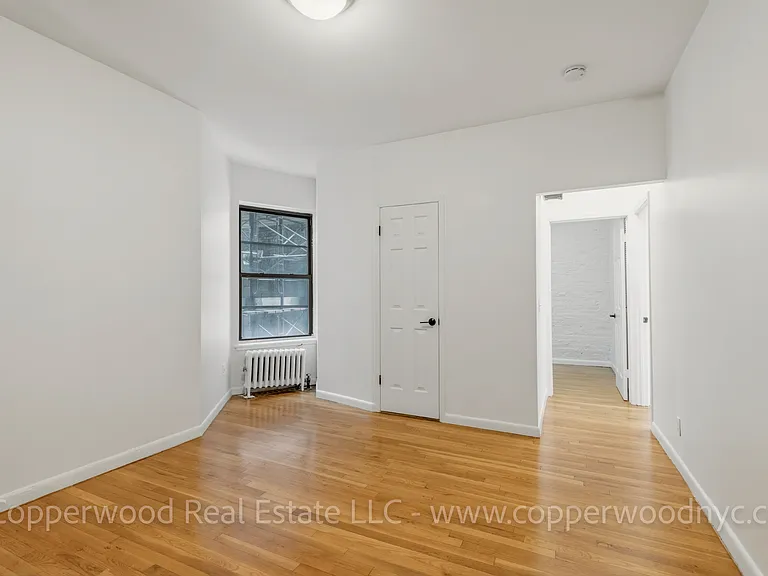 402 E 78th St #15 — Photo 1