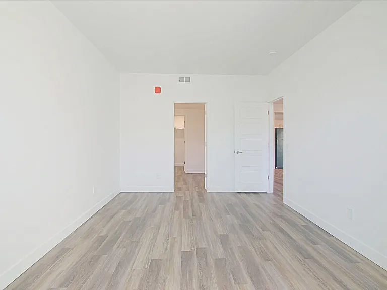 2051 Apartments — Photo 35