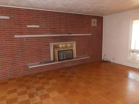 3rd image of 50755 Notre Dame Ave