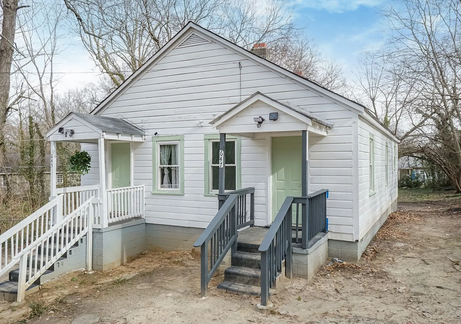 One Bedroom Home! — Photo 3