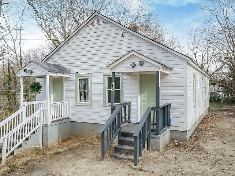 647 Arch St — Photo 3