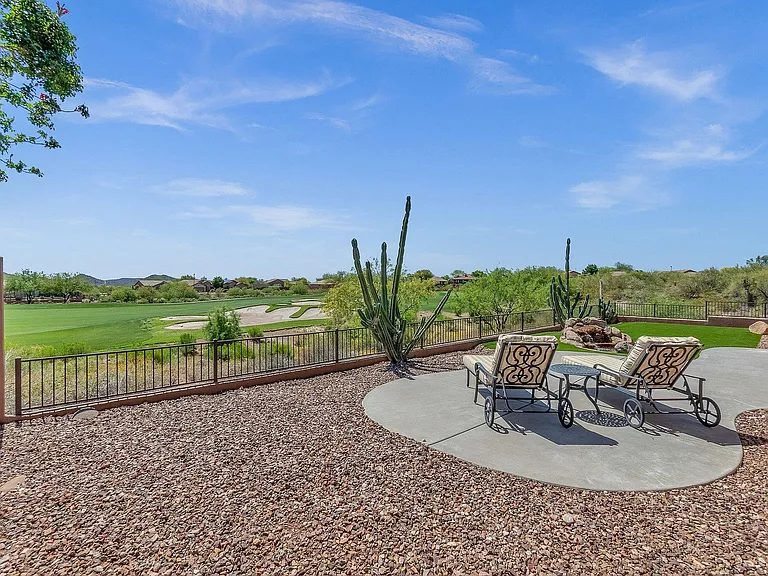 1715 W Ainsworth Dr — Photo 1