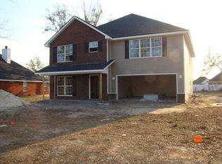 950 Oak Crest Dr, Hinesville, GA 31313
