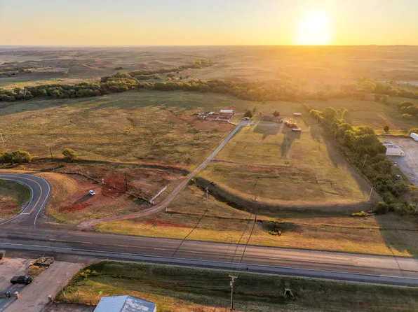 10868 State Highway 44, Foss, OK 73647