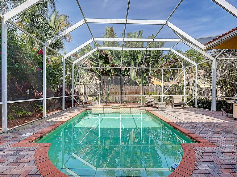 10207 Allamanda Blvd — Photo 38