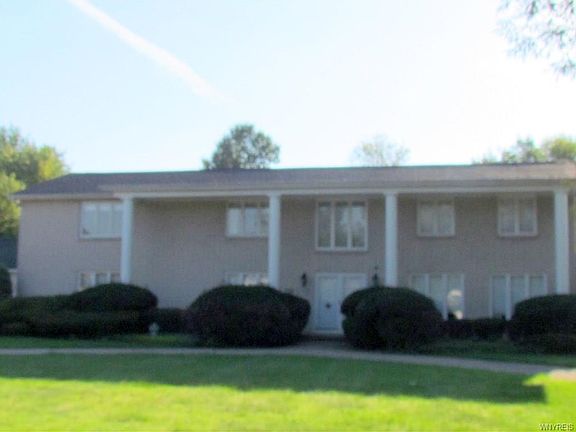 2nd image of 124 Dan Troy Dr