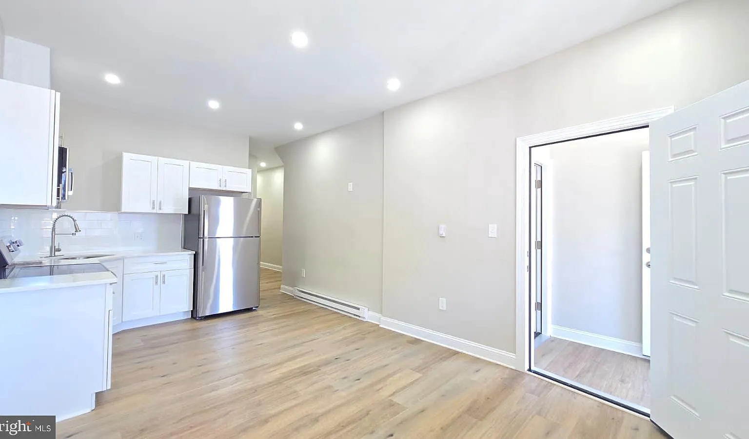 1207 W Wyoming Ave — Photo 3