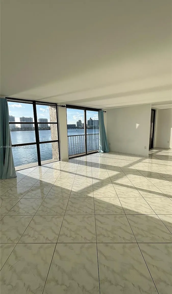 Fairview House Condo — Photo 4