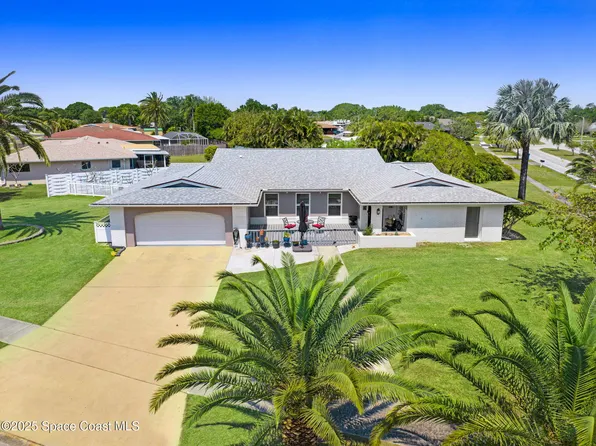 909 Waialae Cir NE, Palm Bay, FL 32905