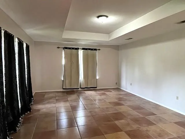 2 bed, 1.0 bath, 983 sqft, $1,375 — Photo 2