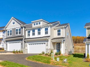 208 Ridgeline Dr, Waynesboro, VA 22980