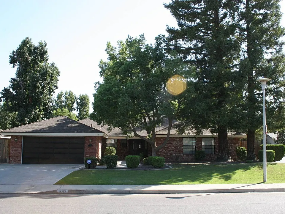 9313 Laurel Oak Way