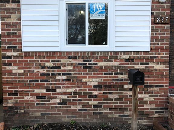 2nd image of 837 Seymour Ave